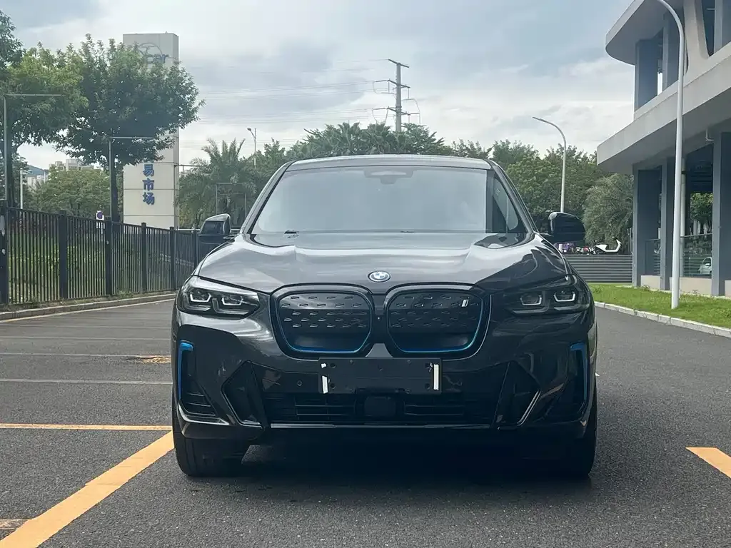 BMW iX3 — фото 3