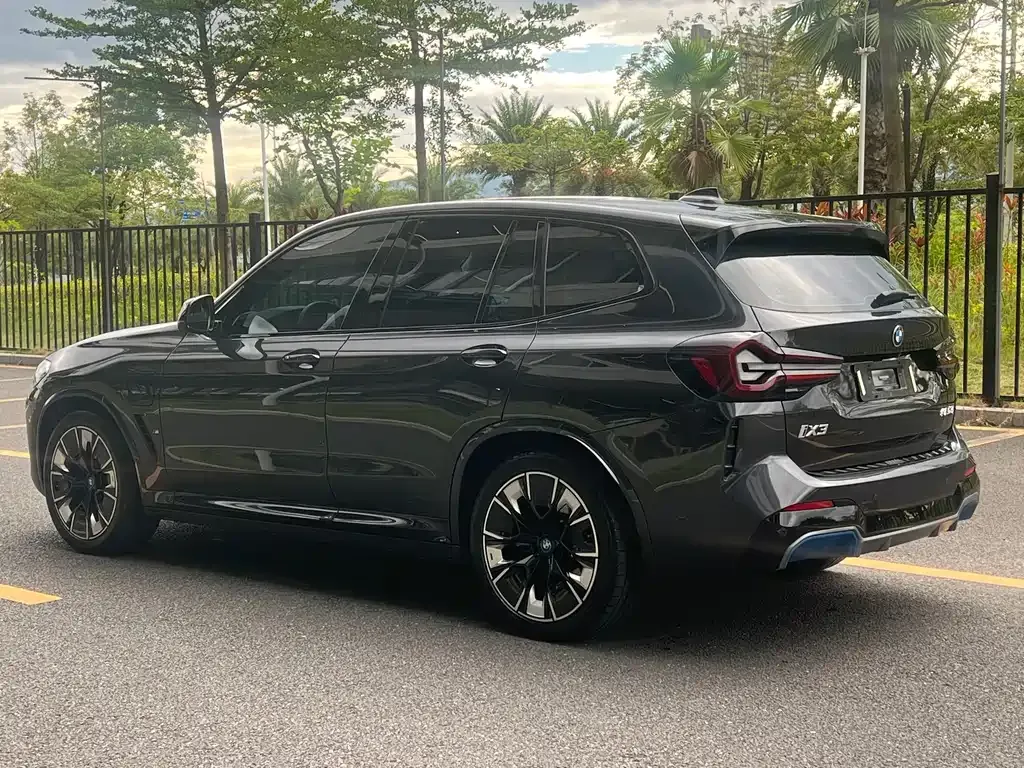 BMW iX3 — фото 10