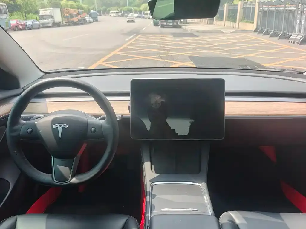 Tesla Model 3 — фото 4