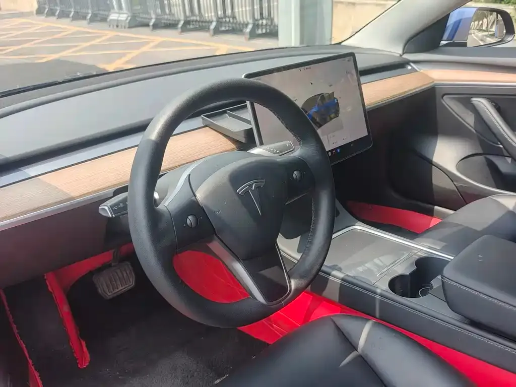 Tesla Model 3 — фото 5
