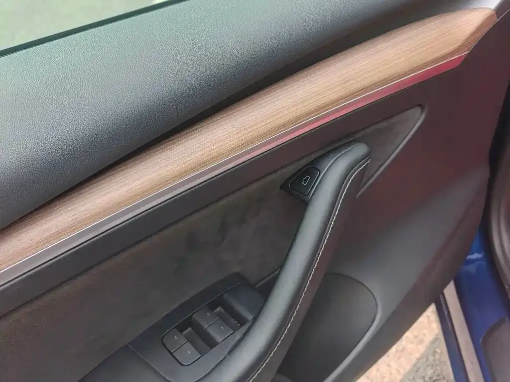 Tesla Model 3 — фото 10
