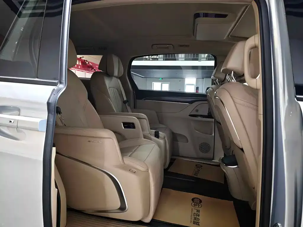 Buick GL8 Hybrid — фото 2
