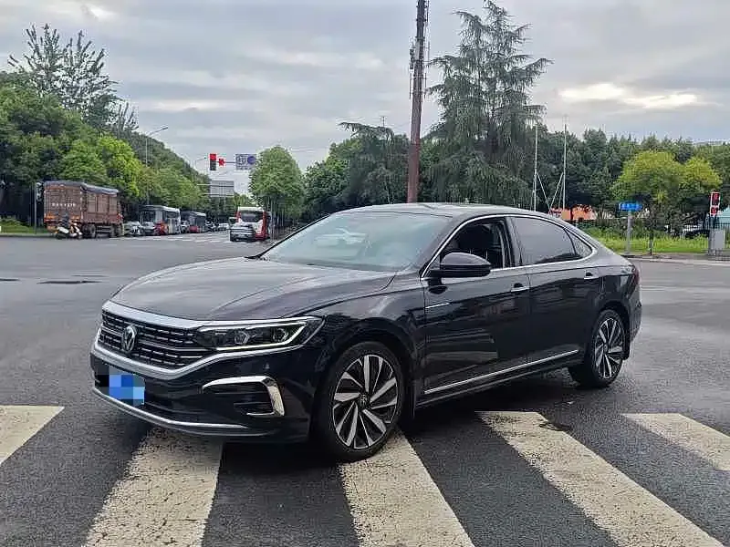 Volkswagen Passat — фото 1