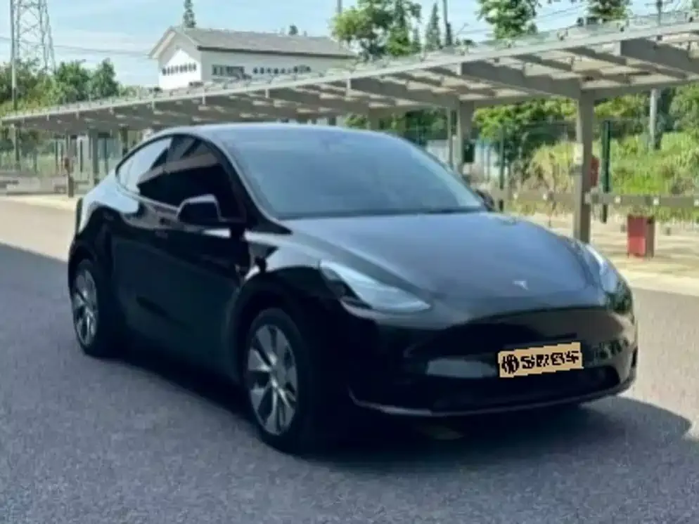 Tesla Model Y — фото 4