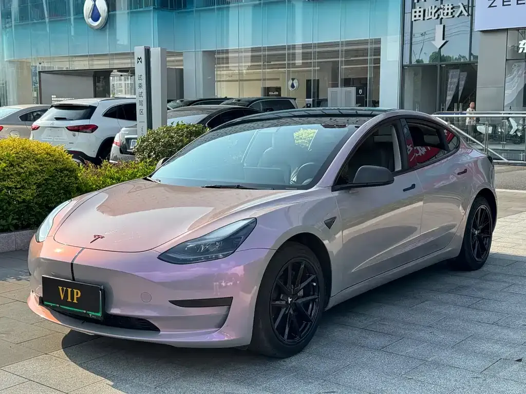 Tesla Model 3 — фото 1