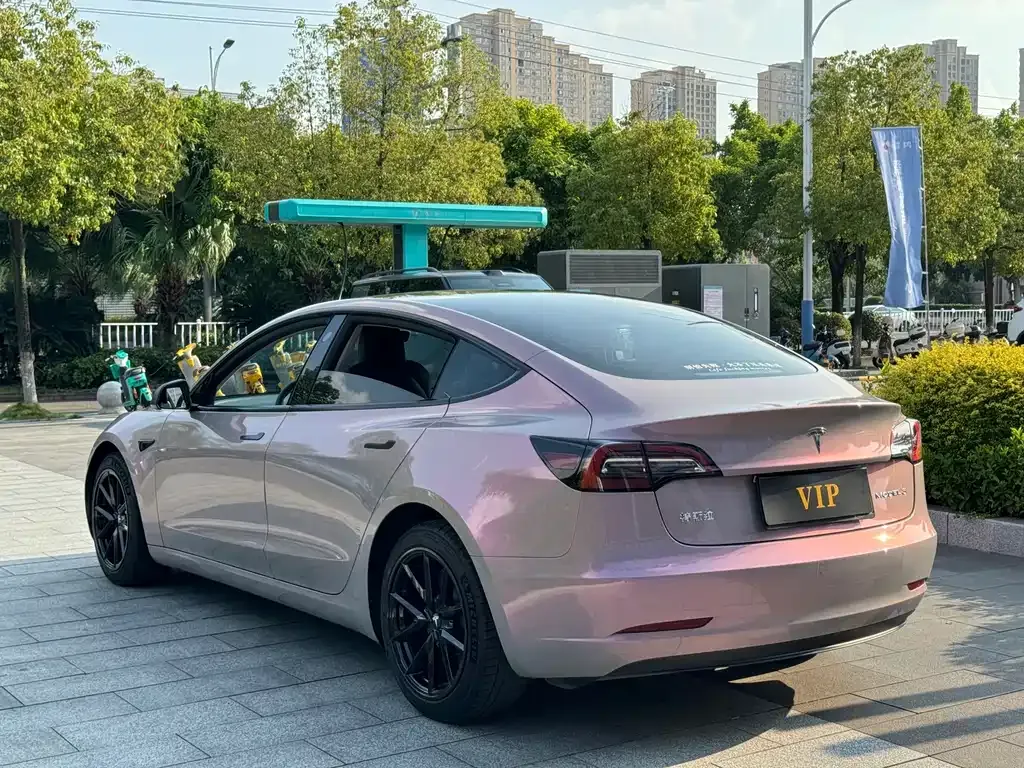Tesla Model 3 — фото 9