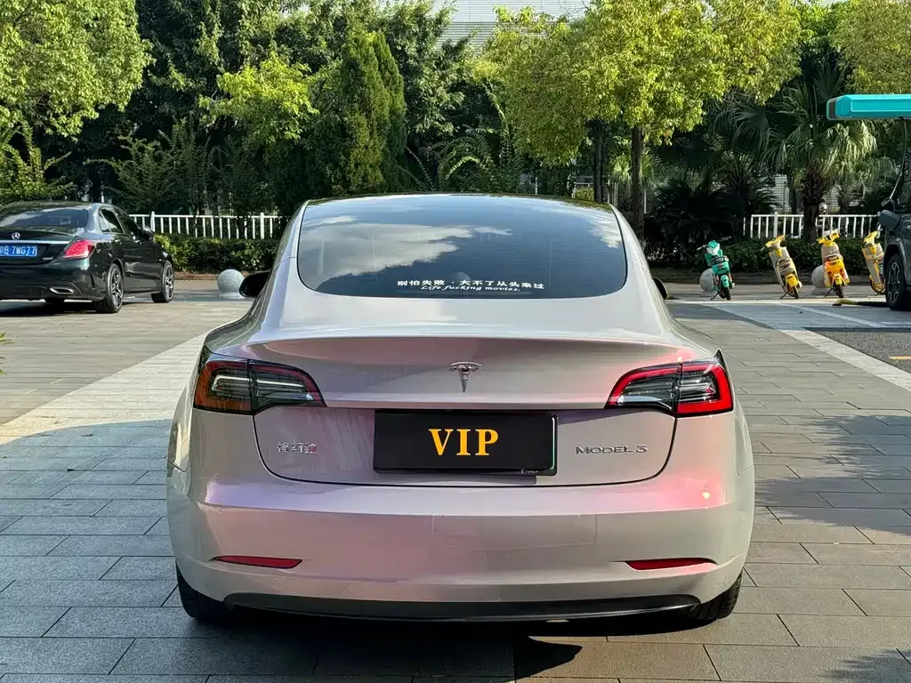 Tesla Model 3 — фото 10
