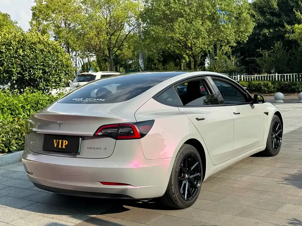 Tesla Model 3 — фото 3
