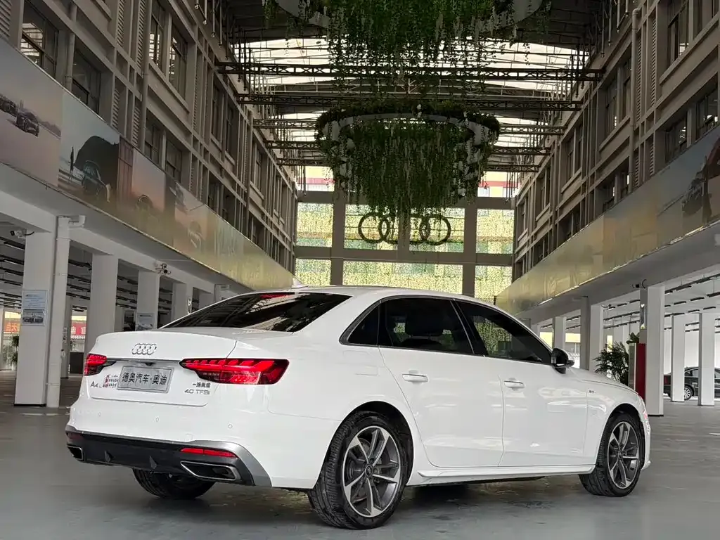 Audi A4L — фото 5
