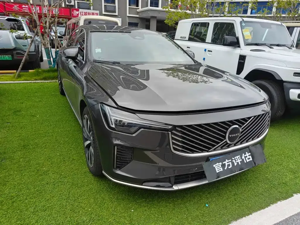 Volvo S90 — фото 1