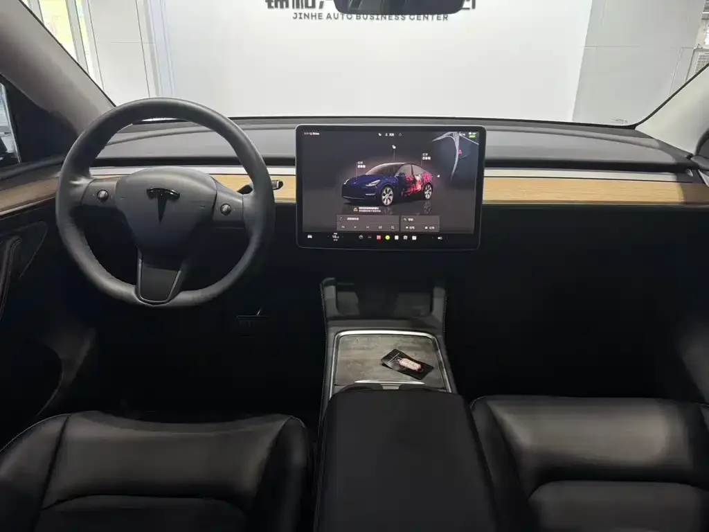 Tesla Model Y — фото 7