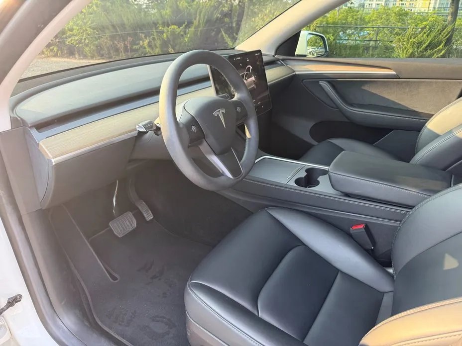 Tesla Model Y — фото 8