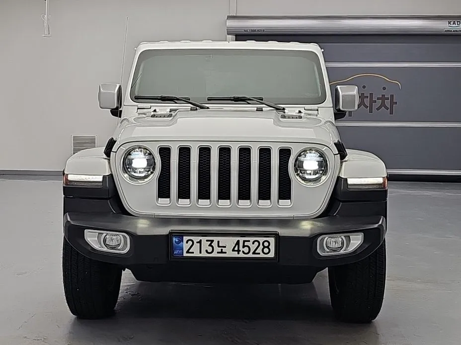Jeep Wrangler — фото 1