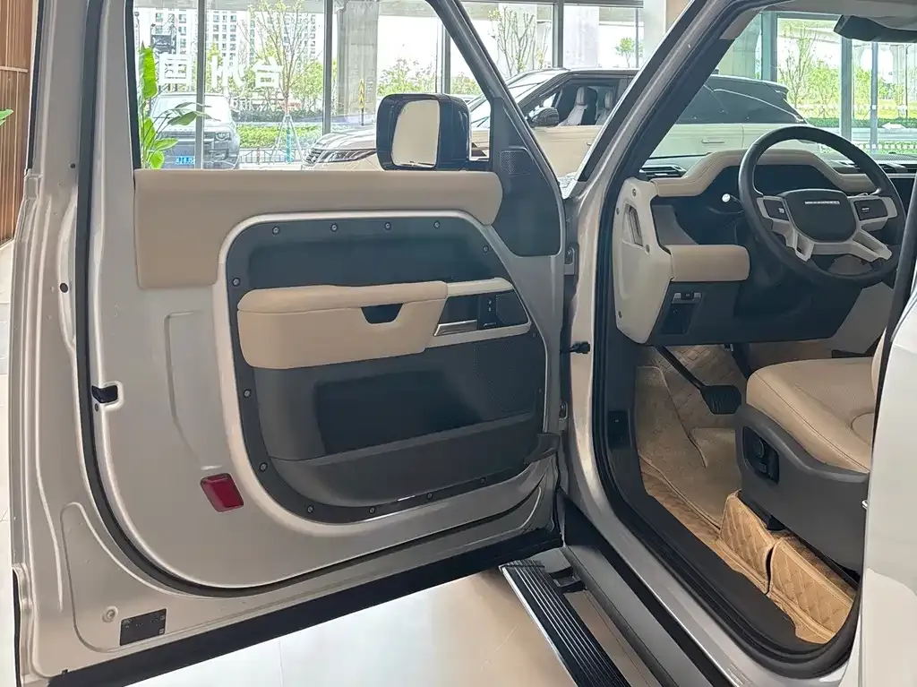 Land Rover Defender — фото 10