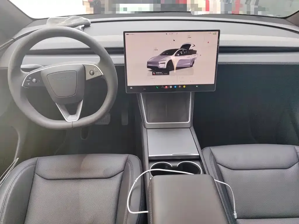 Tesla Model Y — фото 10