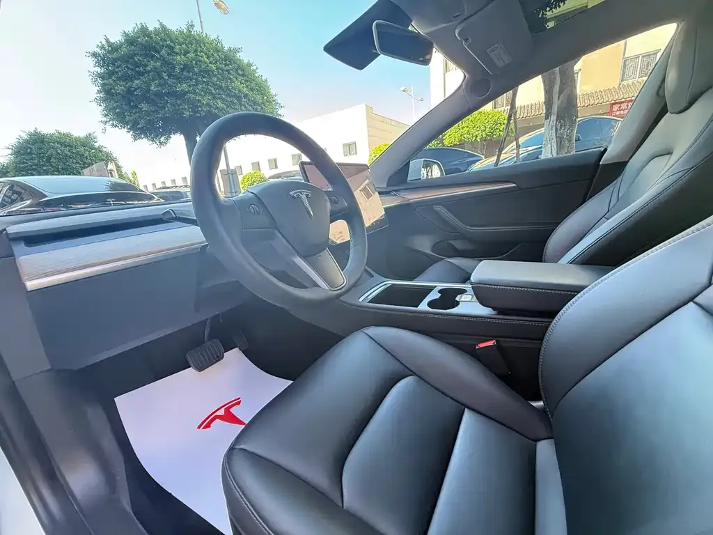 Tesla Model 3 — фото 10