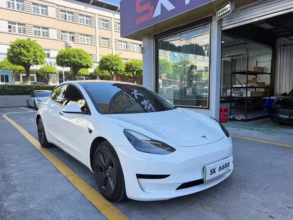 Tesla Model 3 — фото 9