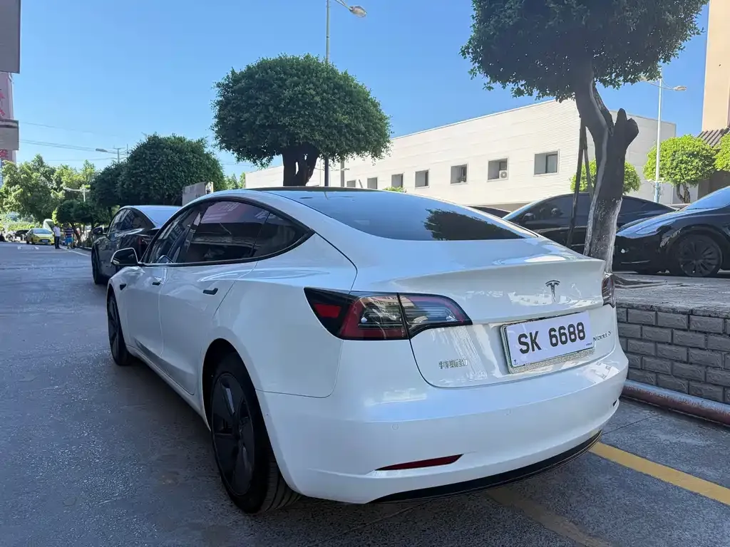 Tesla Model 3 — фото 4