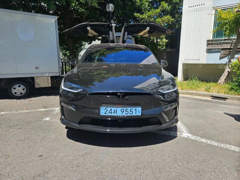 Tesla Model X — фото 8