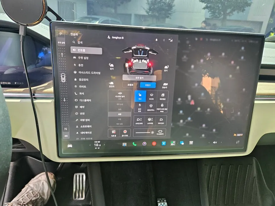 Tesla Model X — фото 6