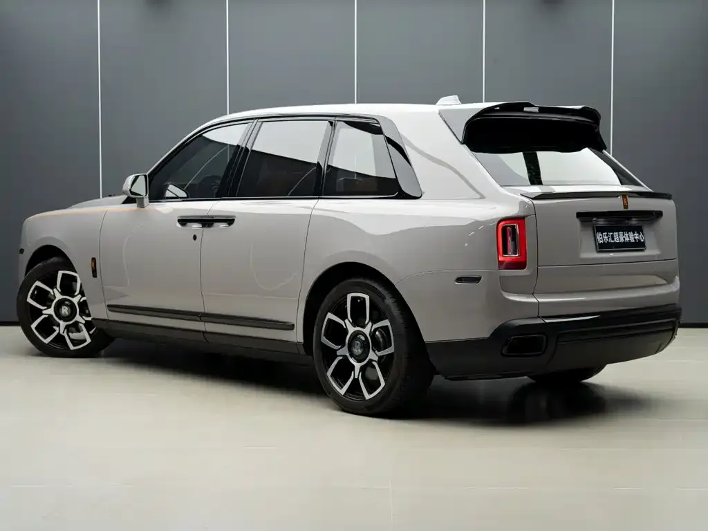 Rolls-Royce Cullinan — фото 10