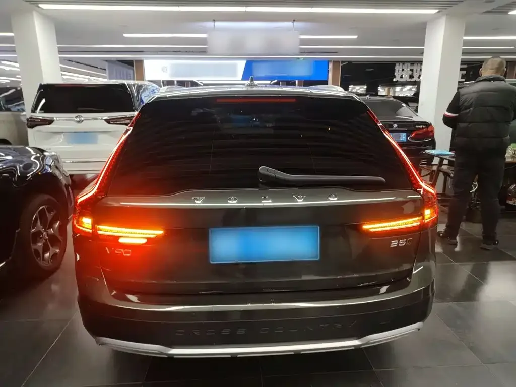 Volvo V90 — фото 10