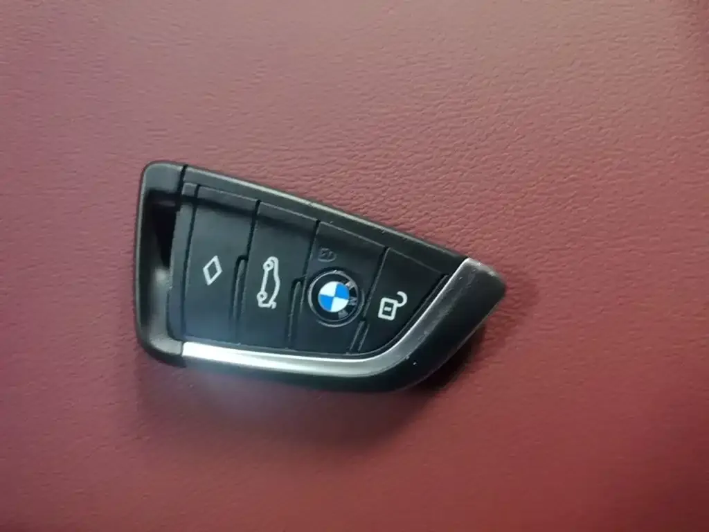 BMW iX3 — фото 4