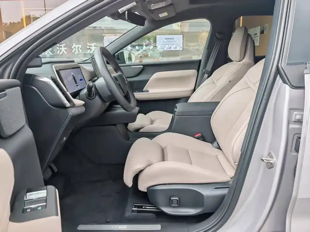 Volvo XC70 Plug-in Hybrid — фото 10