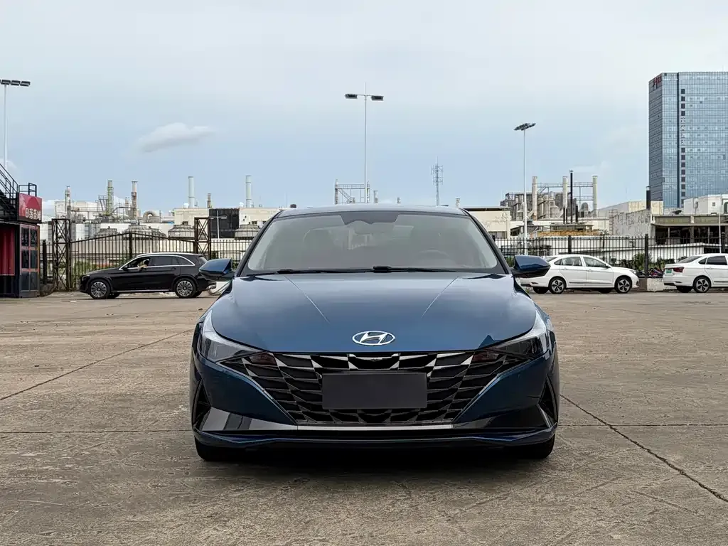 Hyundai Elantra — фото 3