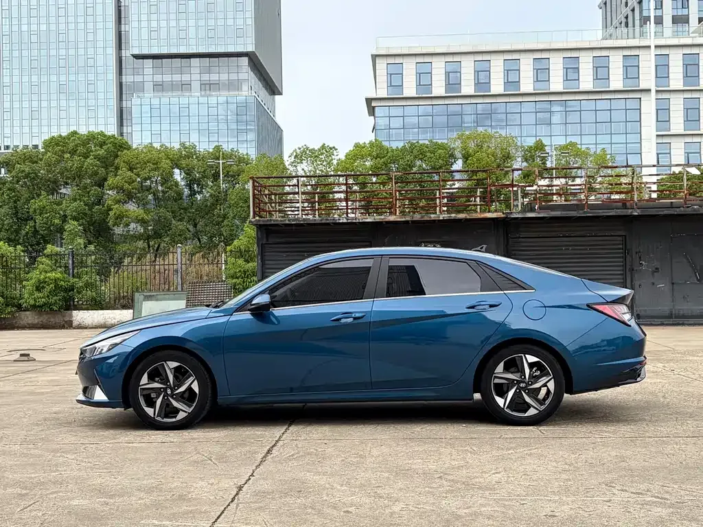 Hyundai Elantra — фото 7