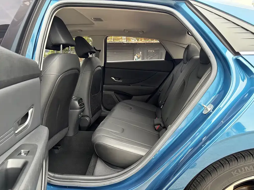 Hyundai Elantra — фото 10