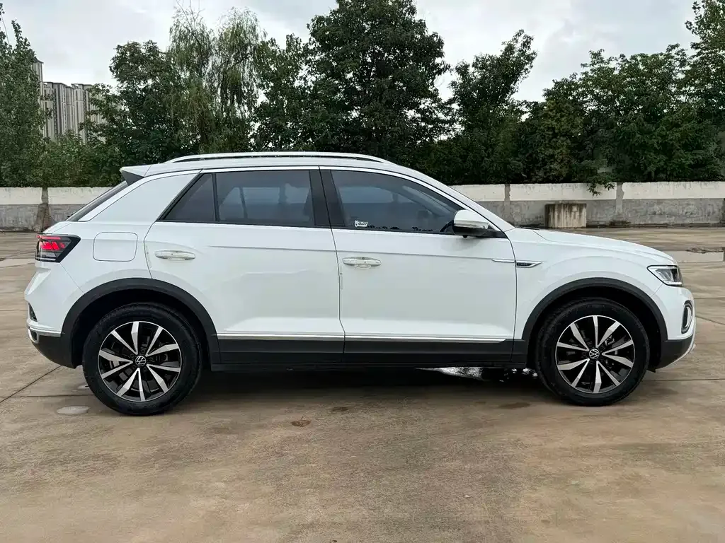 Volkswagen T-Roc — фото 10