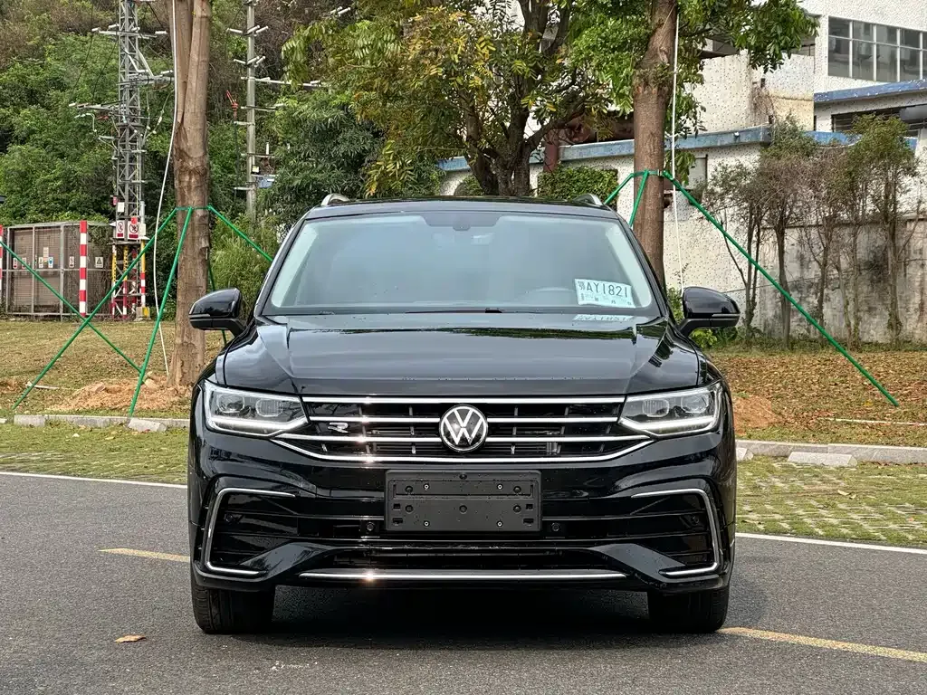 Volkswagen Tiguan L — фото 10