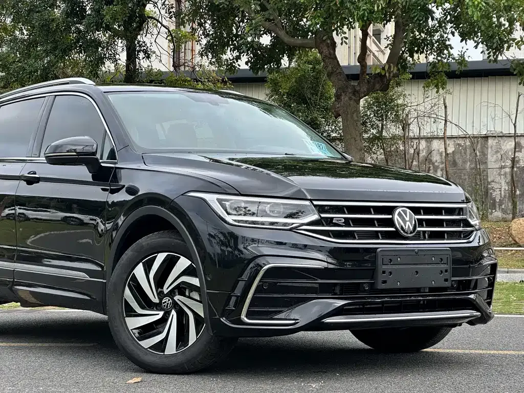 Volkswagen Tiguan L — фото 7