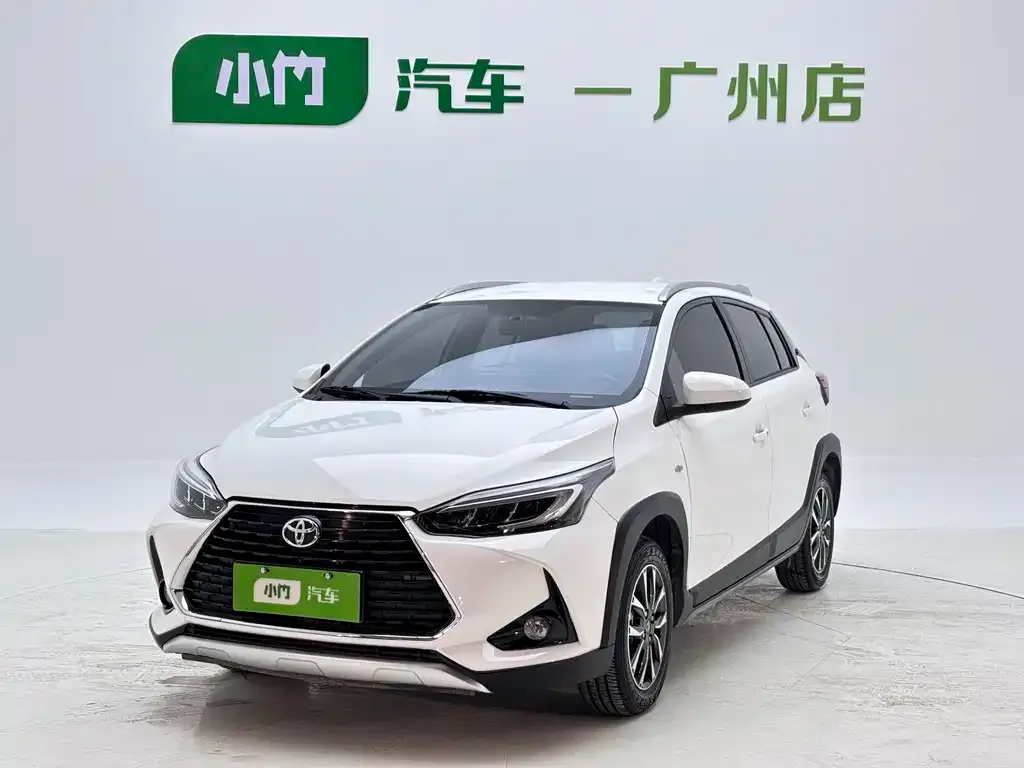 Toyota Yaris L — фото 1