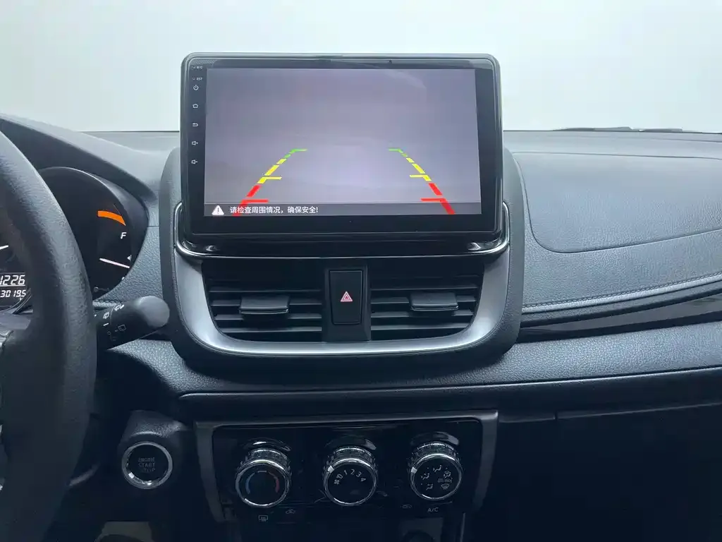 Toyota Yaris L — фото 6