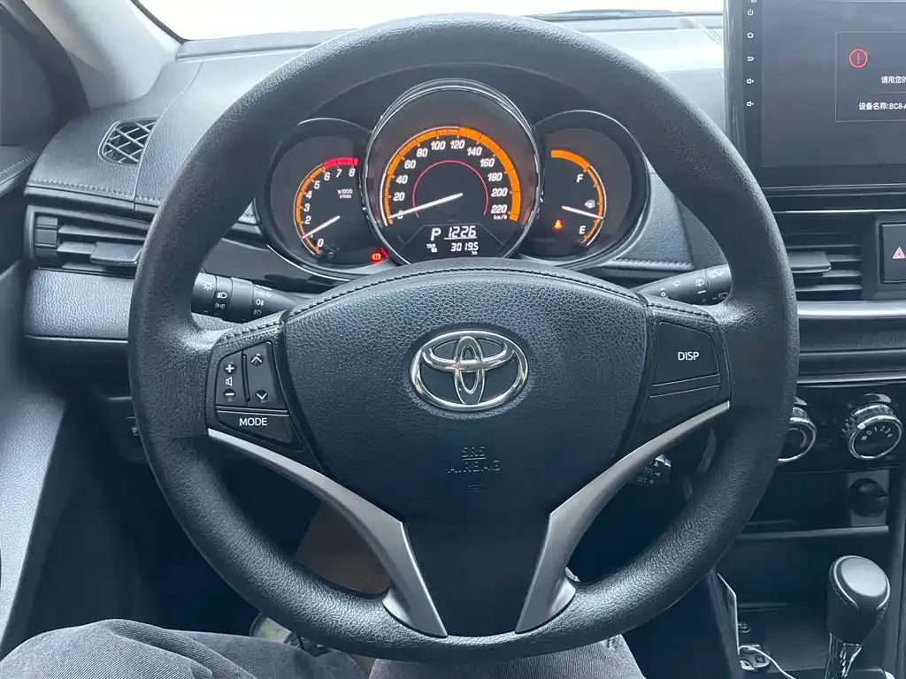 Toyota Yaris L — фото 10