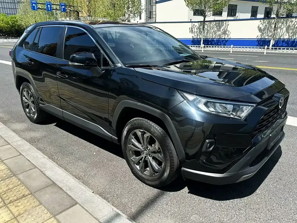 Toyota RAV4 — фото 9