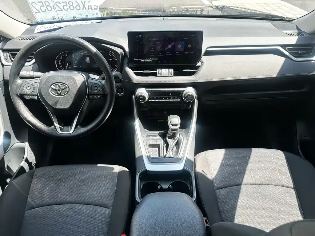 Toyota RAV4 — фото 7