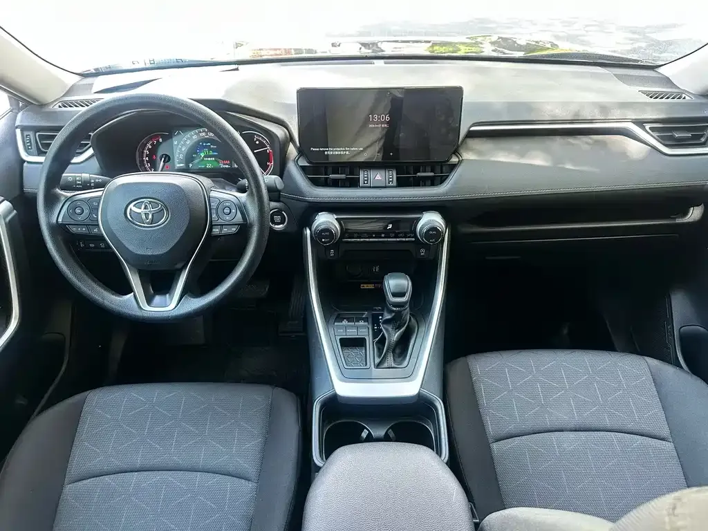 Toyota RAV4 — фото 6
