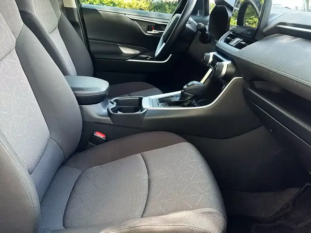 Toyota RAV4 — фото 3