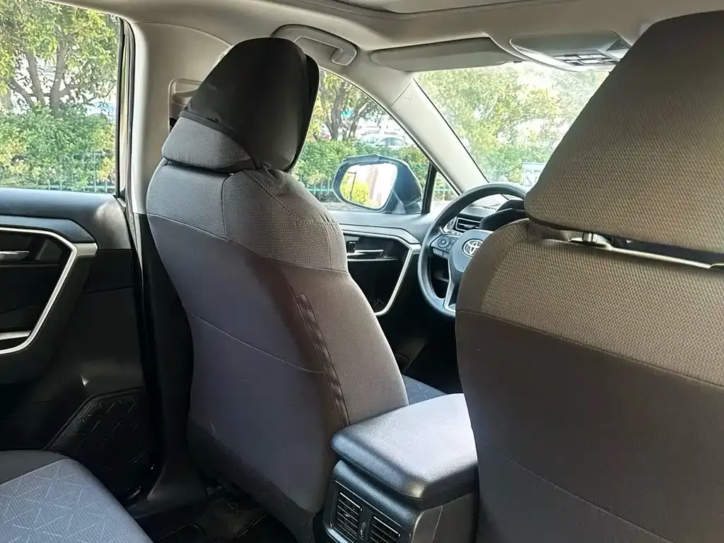 Toyota RAV4 — фото 4