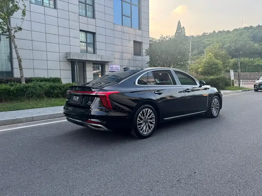 Hongqi H5 — фото 10