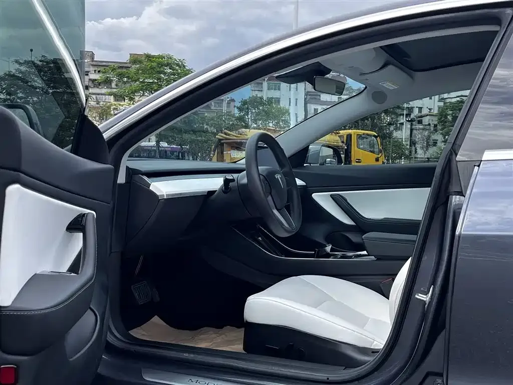 Tesla Model 3 — фото 2