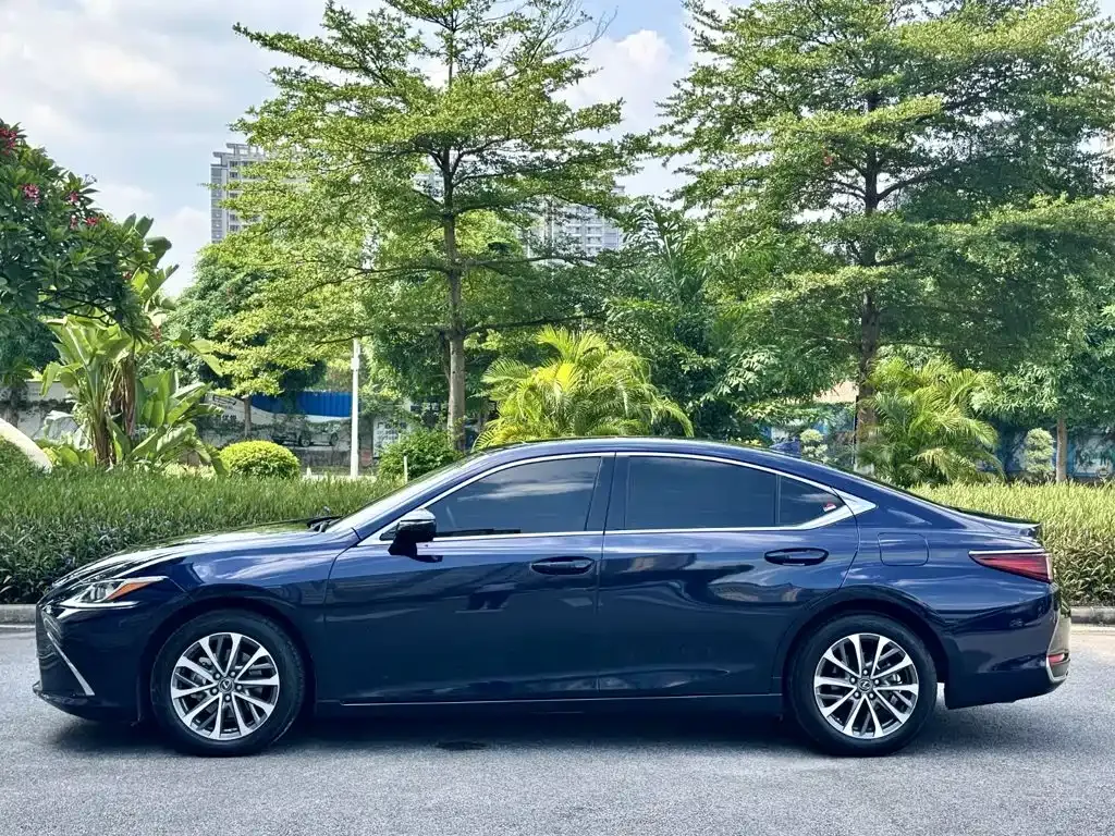 Lexus ES — фото 5