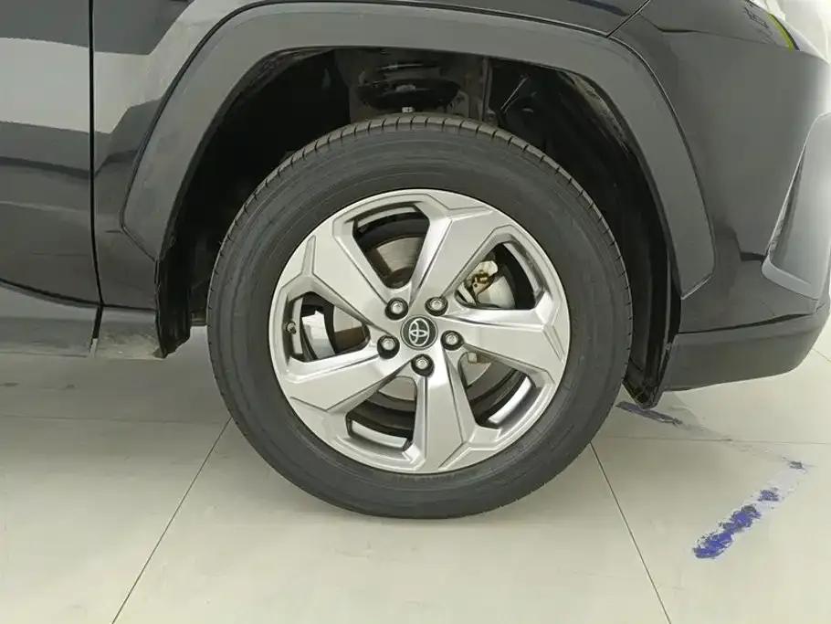 Toyota RAV4 — фото 10