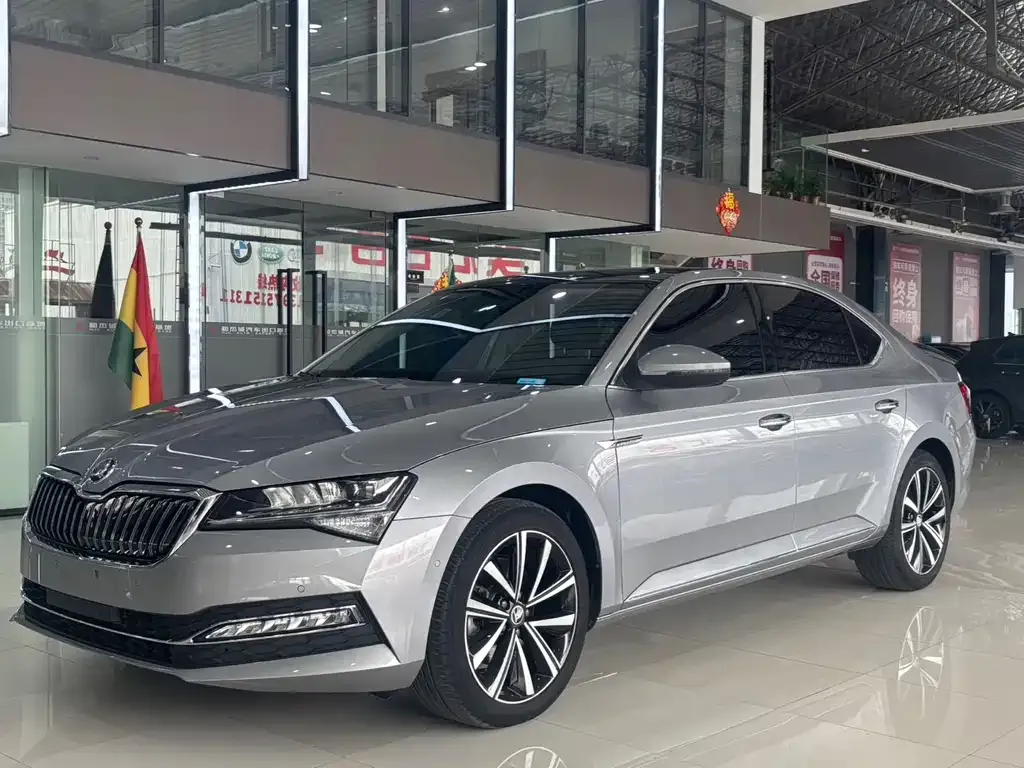 Skoda Superb — фото 1