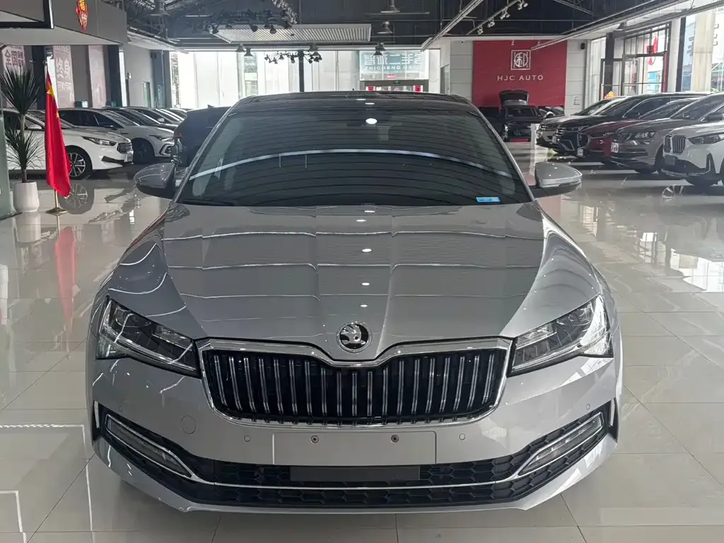 Skoda Superb — фото 5