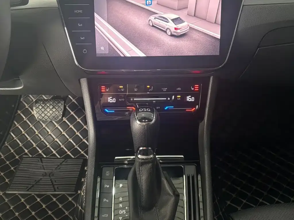 Skoda Superb — фото 9