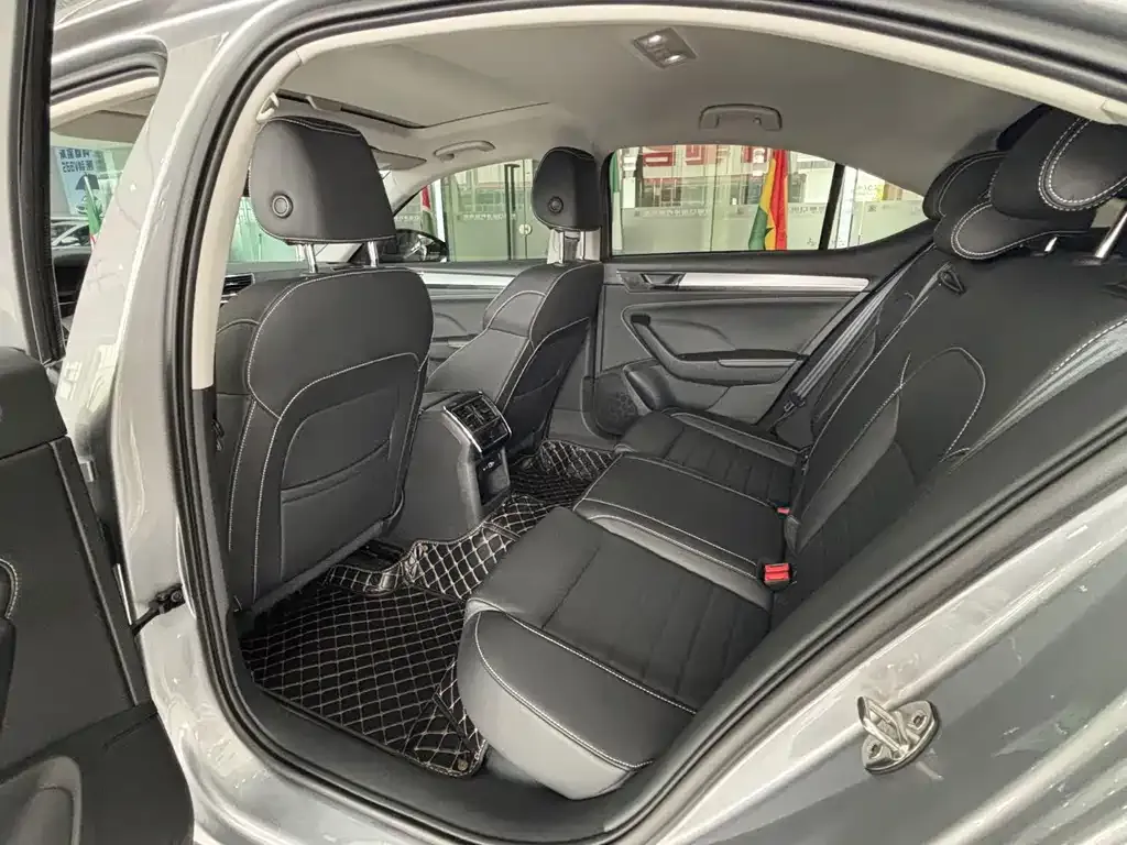 Skoda Superb — фото 2